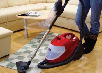 Sửa máy hút bụi tại nhà khi bàn chải không quay có thể do vướng vật cản