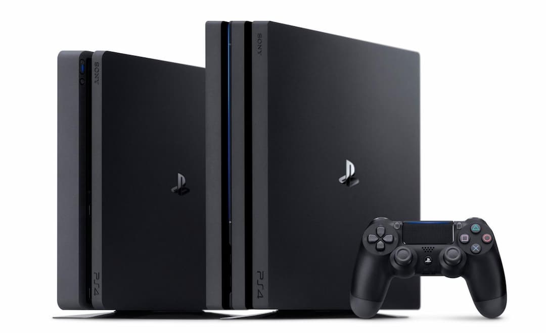 Tay bấm của PS4 Pro tương tự như PS4 Slim 