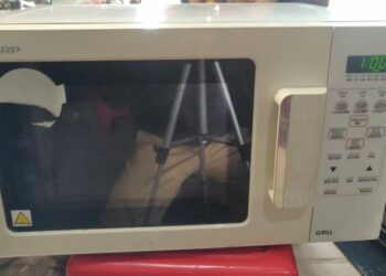 Cách khắc phục lò vi sóng mất nguồn do đứt dây nguồn