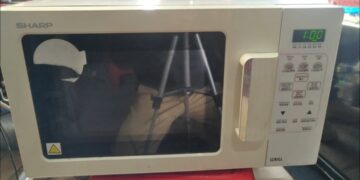 Cách khắc phục lò vi sóng mất nguồn do đứt dây nguồn